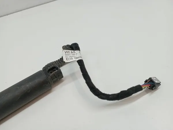 Takaluukun aktuaattori oikea OEM 3V9827852B Skoda Superb III:lle image 3