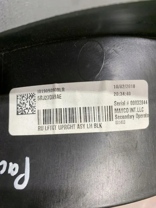 Tapete de maletero Chrysler Pacifica OEM 5RK03X9AF image 6