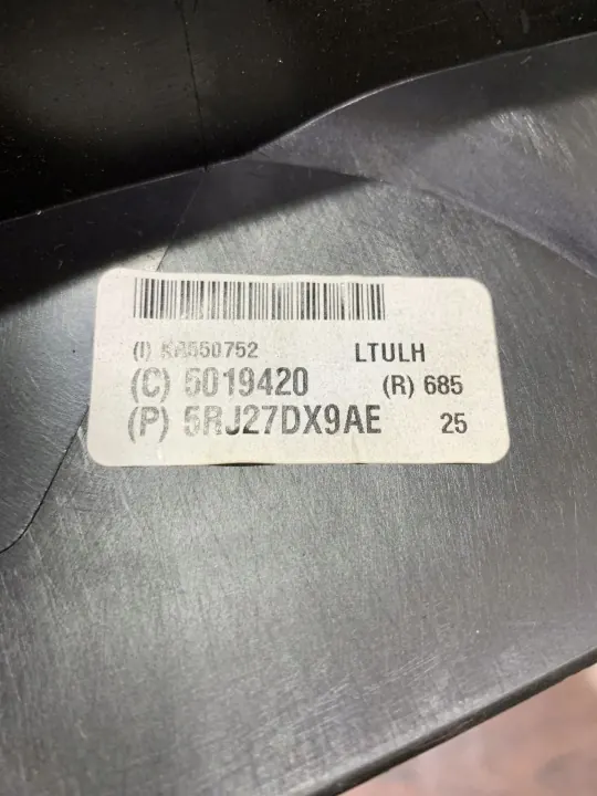 Tapete de maletero Chrysler Pacifica OEM 5RK03X9AF image 7