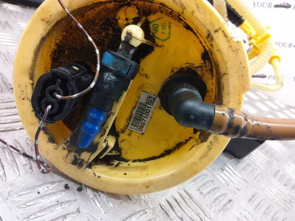 Brandstofpomp BMW 1 COUPE (E82) 2.0L Diesel 2010 OEM 7190944 image 4