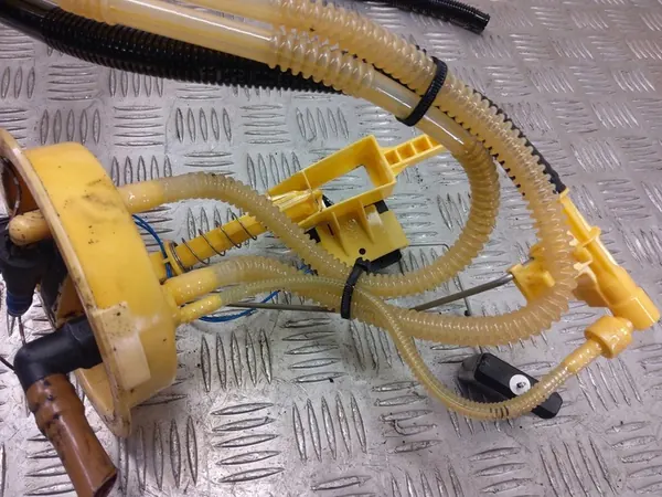 Brandstofpomp BMW 1 COUPE (E82) 2.0L Diesel 2010 OEM 7190944 image 5