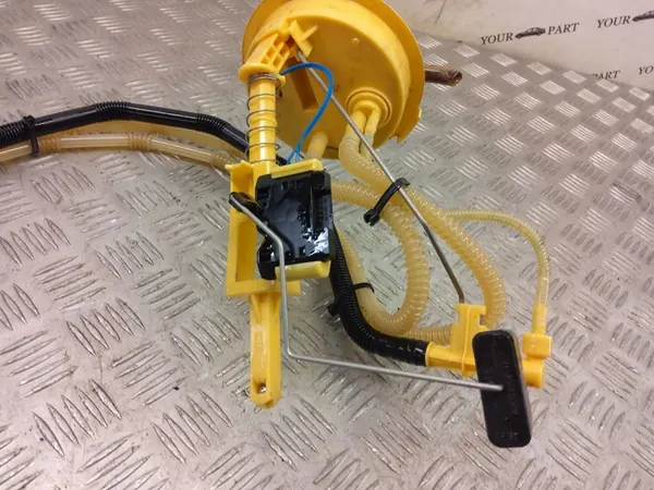 Brandstofpomp BMW 1 COUPE (E82) 2.0L Diesel 2010 OEM 7190944 image 6