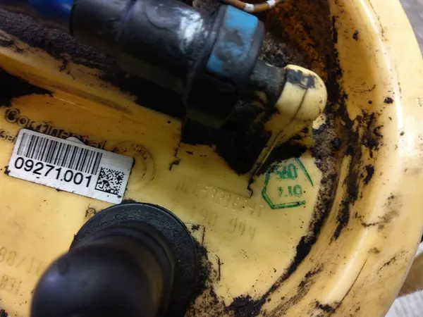 Brandstofpomp BMW 1 COUPE (E82) 2.0L Diesel 2010 OEM 7190944 image 9