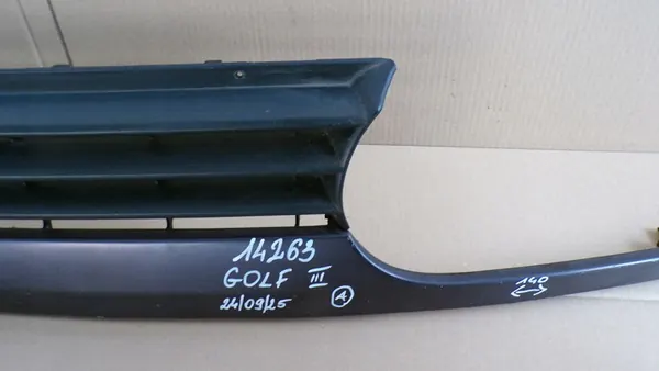 GOLF III Grill Left 1H6853653C image 4