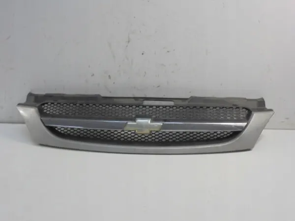 Rejilla Chevrolet OE 96547129 - Estado Usado image 2