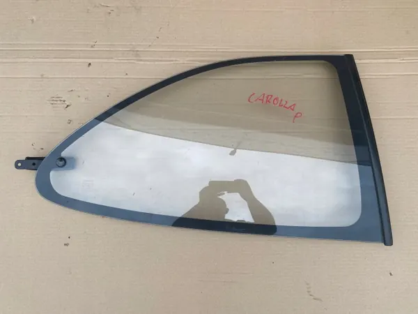 Ventana lateral trasera derecha abatible OEM Toyota Corolla VII image 2