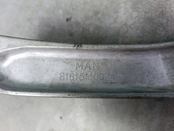 Support de marche droit OEM 81615110024 pour MAN TGX TG3 image 3