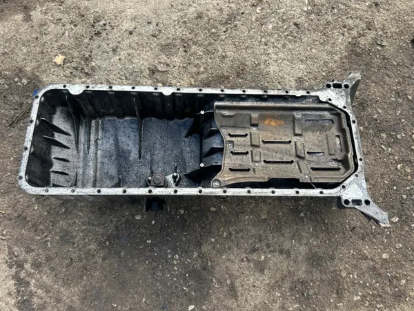 Carter d'huile Mercedes OEM R6130140402 3.2 CDI image 3