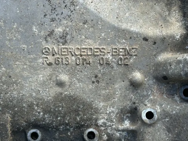 Carter d'huile Mercedes OEM R6130140402 3.2 CDI image 4