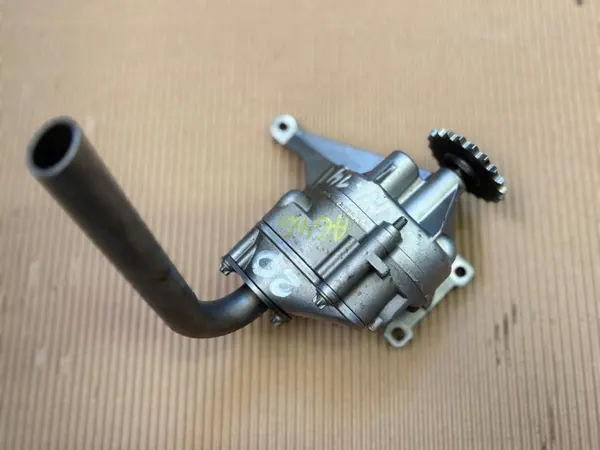 Bomba de óleo OEM A6461810247 para Mercedes Sprinter 2.1L image 2