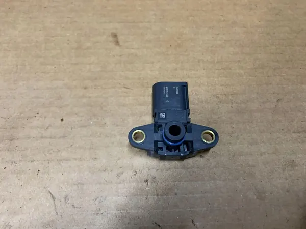 2019 BMW X3 G01 MAP Sensor 8657300 image 2