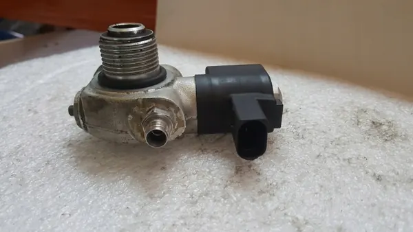 Válvula gas GNC OEM 3AA959975 para VW Touran image 3