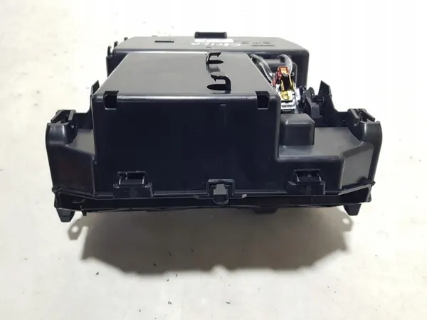 Tuhkakuppi Lokero Mercedes W205 GLC X253 image 7