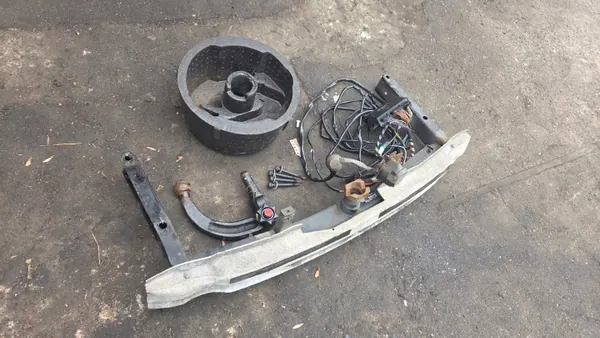 Käytetty hinauskoukku OEM ZF8E0000WW Audi A4 S4 B6:lle image 2