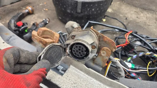 Käytetty hinauskoukku OEM ZF8E0000WW Audi A4 S4 B6:lle image 5