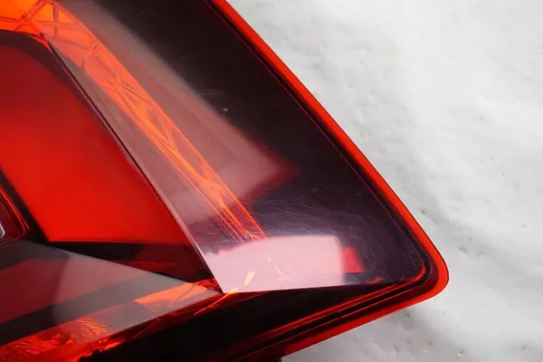 Luz Trasera Izquierda Skoda Octavia III 5E9945711 image 4