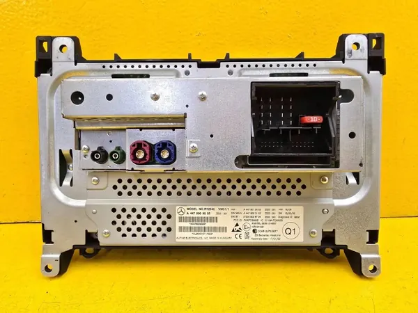Radio Navigation Mercedes V W447 OEM A4479009005 image 4