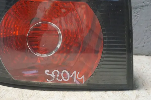 VW Touran I Lift Vänster Baklykta image 3