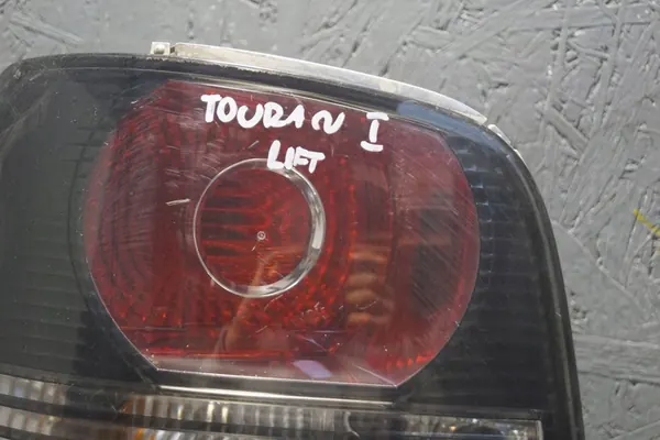 VW Touran I Lift Vänster Baklykta image 5