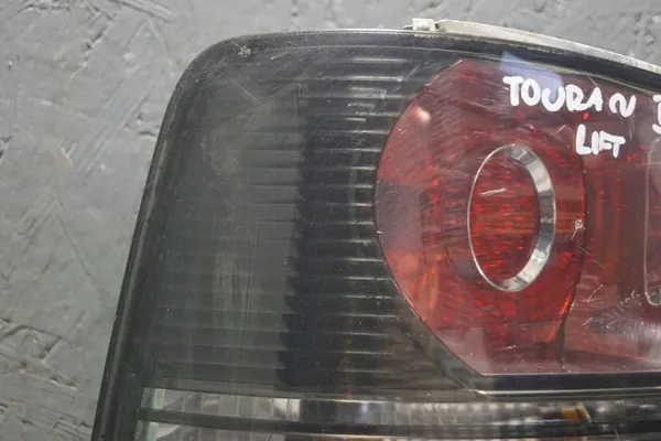 VW Touran I Lift Vänster Baklykta image 6