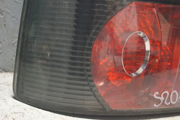 VW Touran I Lift Vänster Baklykta image 8