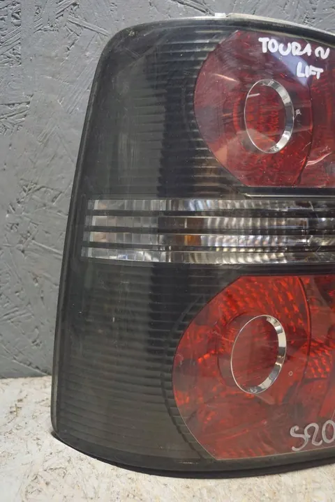 VW Touran I Lift Vänster Baklykta image 9