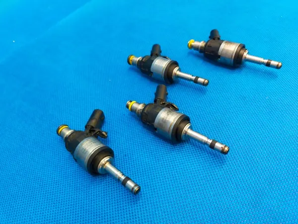 Iniettore VW PASSAT B6 06Q906036A image 2