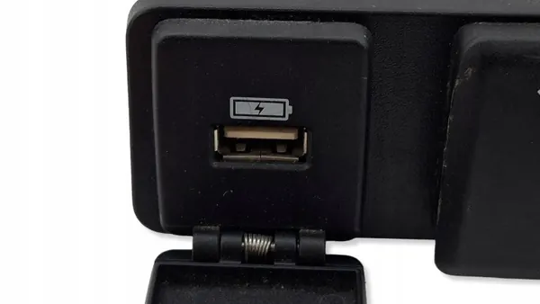 Land Rover USB-Steckdose OEM FK7219010CA - Gebraucht image 5