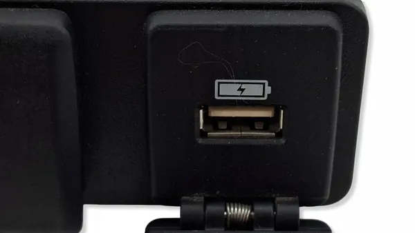 Land Rover USB-Steckdose OEM FK7219010CA - Gebraucht image 7