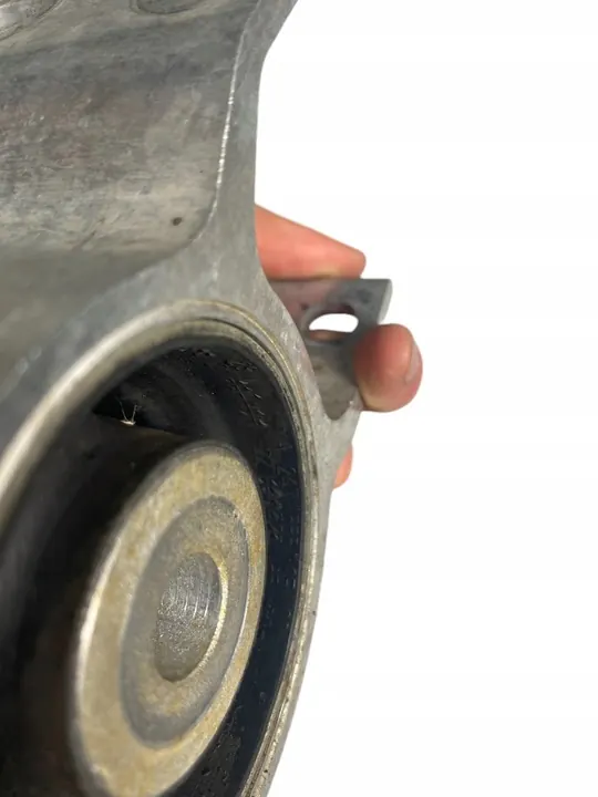 Bakbussning Främre Arm MB A A2473330500 image 5