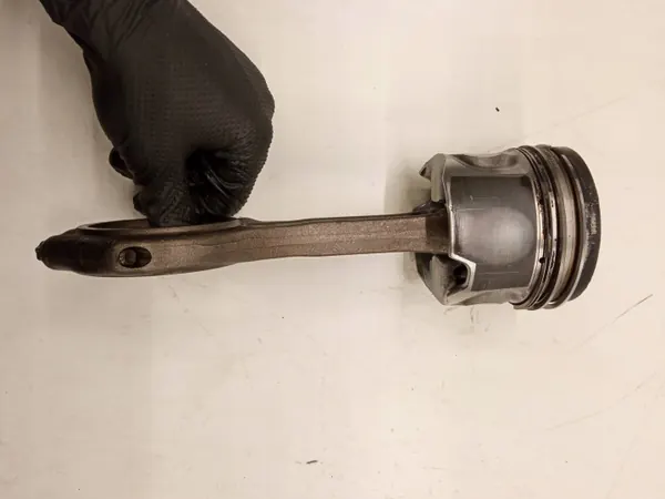 Pistón OEM 83L82 3.0 TDI para VW Touareg I (2002-2010) image 3