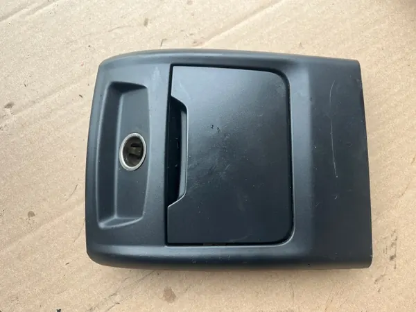 OEM 8686033 Bakre Askfat för Volvo V50 2004-2007 image 2