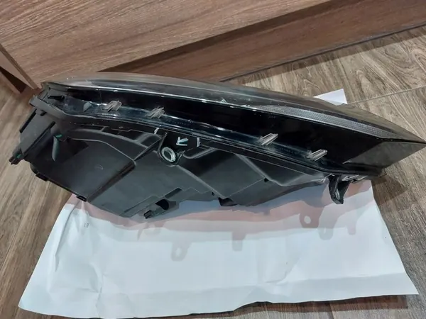 Farol Direito VW Touareg 7P1941006 image 10