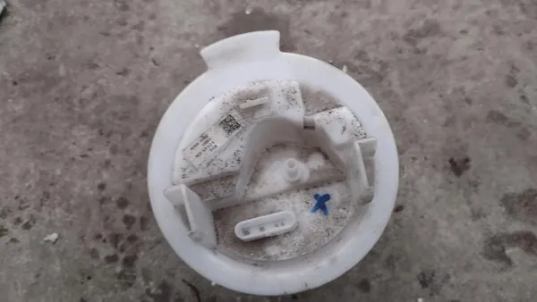 Mercedes bränslepump OEM A2124701094 - Begagnad image 4