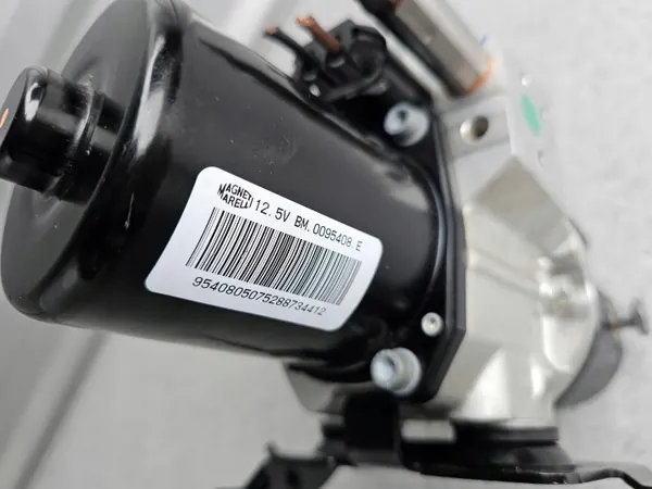 Hydraulpump framaxel lyft MC20 Maserati OEM 0670172681 image 4