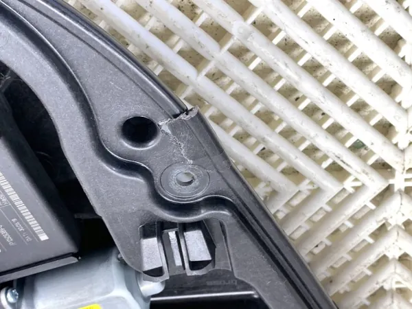 OEM 32283266 Links Achter Raamregelaar Volvo S90 II image 7