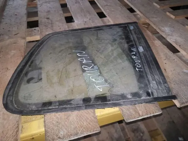 VW Touran achter rechter ruit OEM 1T0845042 Gebruikt image 2