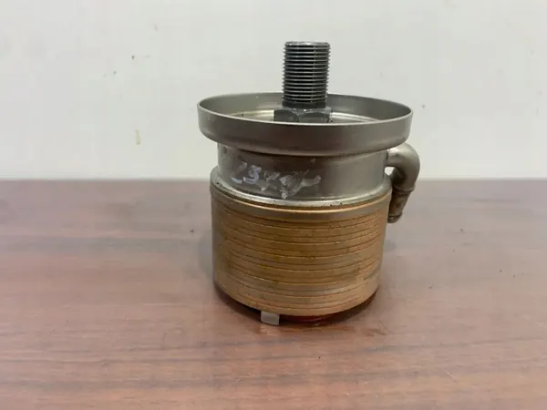 Base do filtro de óleo Subaru OE FBZ28515 - Usado image 3