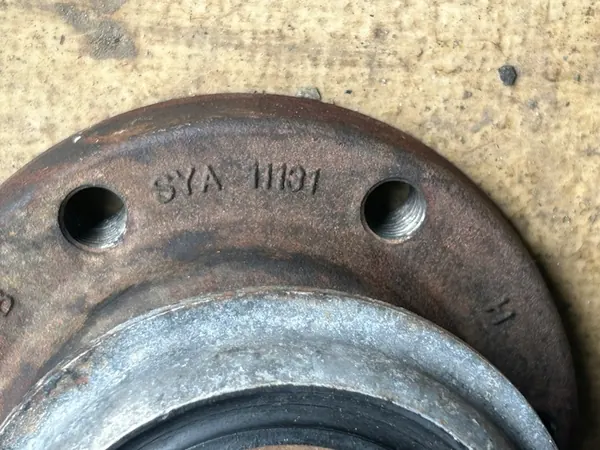 VW T4 2.5 TDI Drivaxel Stöd 02G409356B image 4