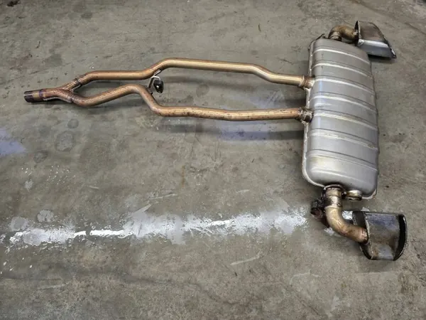 VW Touareg II 7P 3.0 TDI Endschalldämpfer OEM Teil image 2