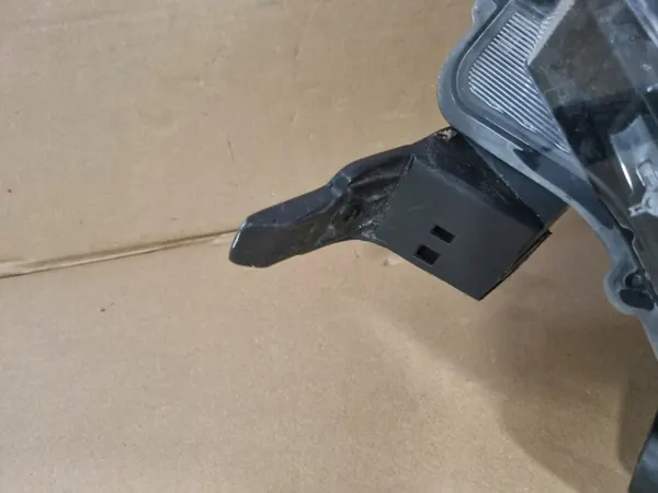 Faros delanteros derecho Toyota Hilux 2016- image 5