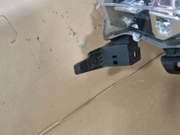 Faros delanteros derecho Toyota Hilux 2016- image 6