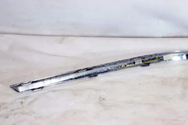 VW Passat B7 Sedan Vasemman Takaluukun Kromilista 3AE807459 image 5