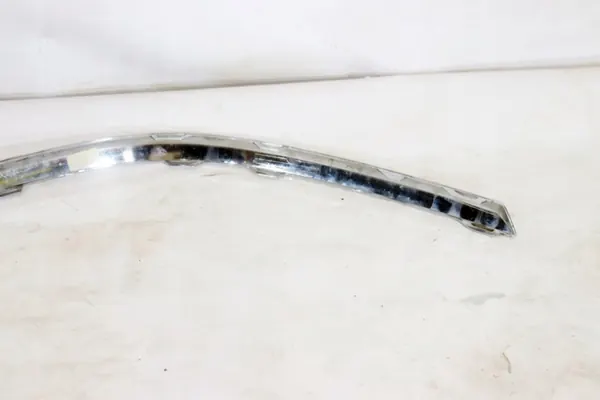 VW Passat B7 Sedan Vasemman Takaluukun Kromilista 3AE807459 image 6