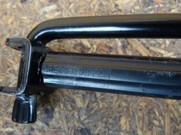 OEM 8W0011031 Reserverad-Wagenheber-Halterung image 5