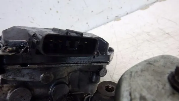 EGR-venttiili Nissan Navara III D23 2.5 D OEM 147105X00C image 7