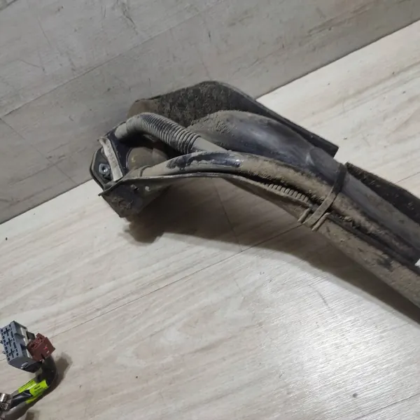 Cuello de llenado Hyundai i20 OEM 27875 - Usado image 3