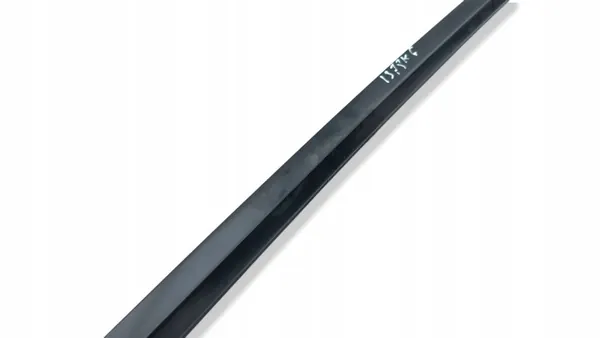 Tesla Model Y 2023 Achterruitlijst OEM AMD228323 image 9