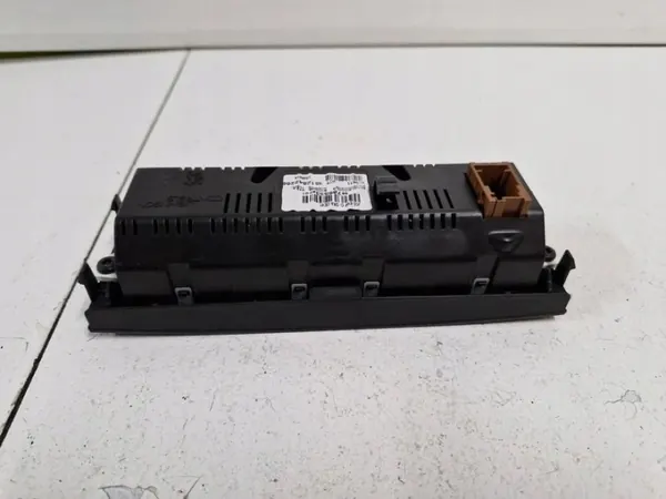 Peugeot 5008 I Radio Display OEM 9676655380 - Gebruikt image 10