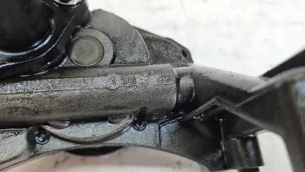Bomba de óleo OEM 03L115105B para VW Golf 6 1.6 TDI image 6